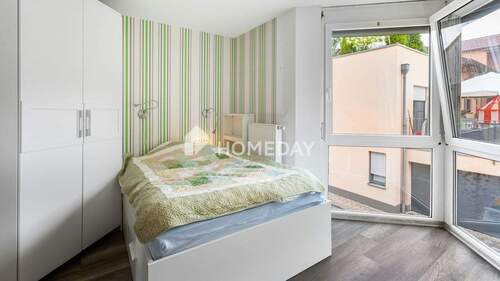 1. OG Schlafzimmer 1 - 
