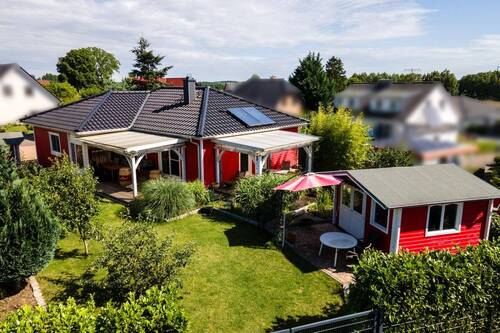 - - 4 Zimmer Mehrfamilienhaus, Wohnhaus in Bergen auf Rügen / Tilzow