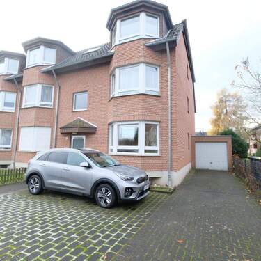 Bild1 - Zündorf-sonnige 2 -Zimmerwohnung mit Süd-Westbalkon im EG mit Garage iu. vorgelagertem Stellplatz