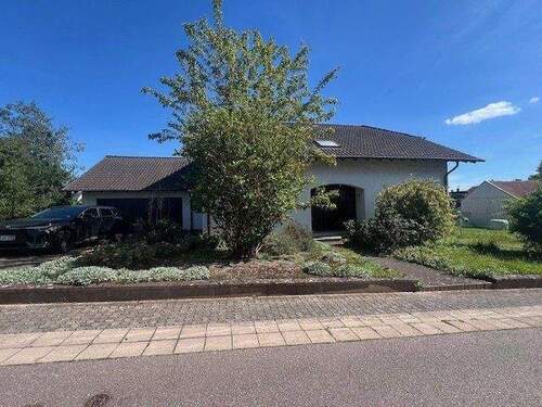 Bild 1 - Großzügiges freistehendes 1-2 Familienhaus in ruhiger Lage in Saarwellingen zu verkaufen