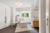 ... und hier noch ein Zimmer mit Waschbecken. - 