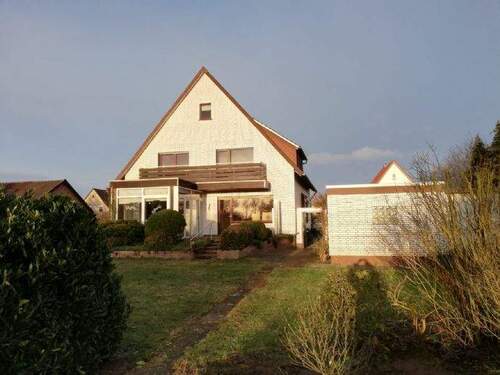 Gebäude-Gartenansicht - Etagenwohnung mit 77,00 m² in Uelzen zur Miete
