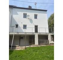 Renovierte Doppelhaushälfte mit Ausbaupotential in Illingen-Uchtelfangen zu verkaufen - Illingen - Uchtelfangen