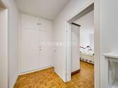 Flur mit Einbauschrank - 