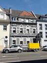 Straßenansicht - Mehrfamilienhaus mit Entwicklungspotenzial in top Lage von MG-Windberg!