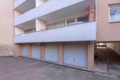 Durchfahrt mit Garagen - 2 Zimmer Mehrfamilienhaus, Wohnhaus in Berlin
