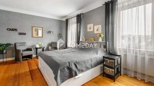 1. OG Schlafzimmer 1 - 