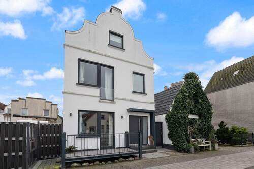 Außenaufnahme - Mehrfamilienhaus, Wohnhaus mit 192,40 m² in Lübeck / Travemünde zum Kaufen