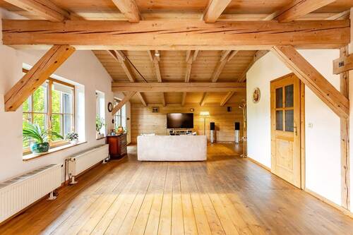 Atelier - Einfamilienhaus mit großen Nebengebäude am Briesetal