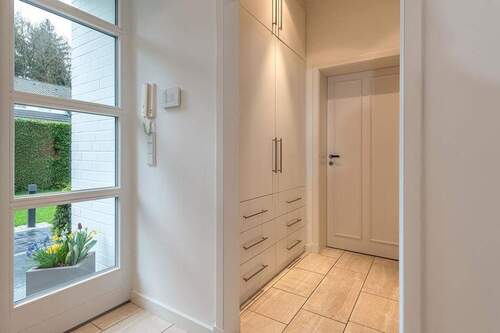 Anliegende Garderobe. - 