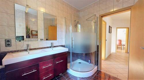 Erdgeschoss Duschbad mit BD - 