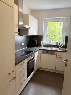 .. mit toller Einbauküche ! - Modernes 2-Zimmer-Apartment mit Balkon und Aufzug in Giebelstadt!