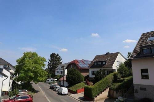 Bild 1 - **Helle 2 Zimmerwohnung mit separatem Eingang und Balkon. Ausschließlich für den Einpersonenhaushalt!**