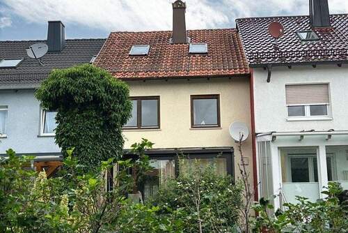 Ansicht Süden mit Nachbarn - Haus mit Potenzial in ruhiger Wohnlage