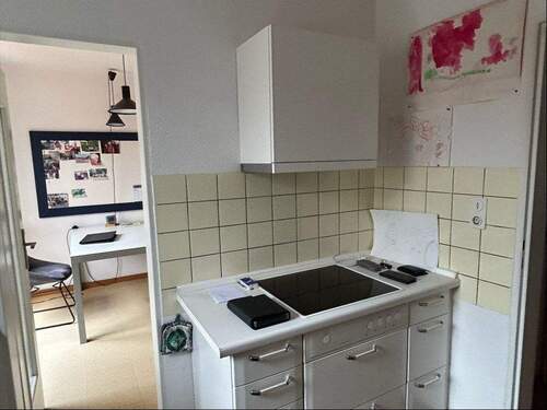 Küche mit Durchgang zum Esszimmer - 