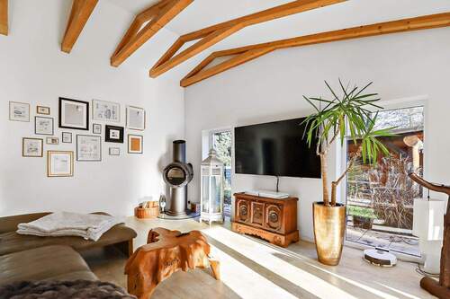 Wohnzimmer - 5 Zimmer Einfamilienhaus zum Kaufen in Berlin