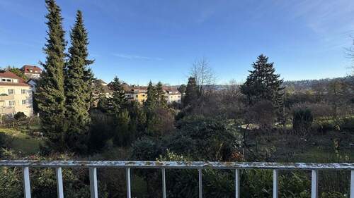 Blick vom Balkon - 3 Zimmer Etagenwohnung in Stuttgart