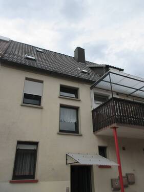 IMG_0001.JPG - Großes Dreifamilienhaus auf teilbarem Grundstück mit bebaubarer Teilfläche. Mögliche Jahresnettomieteinnahme 16.320,00 € in Bergrheinfeld