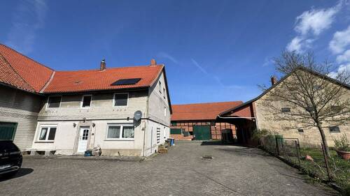 Hof - Großzügiger Hof mit Stall, Scheune, Reitplatz und Weide