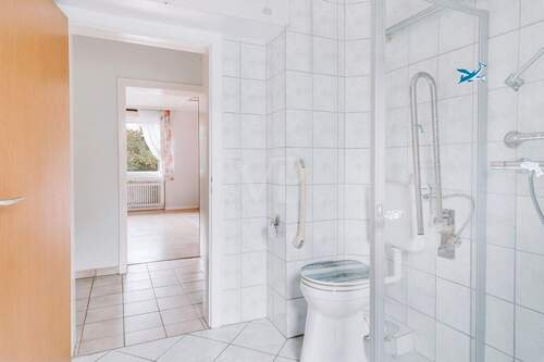 Badezimmer im Ergeschoss - 