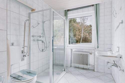 Badezimmer im Erdgeschoss - 