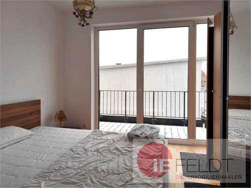 Schlafzimmer mit Ostbalkon - 3 Zimmer Etagenwohnung in Teltow
