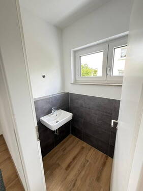 Gäste WC - 7 Zimmer Doppelhaushälfte zur Miete in Dresden