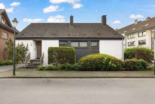 Vorderansicht - 6 Zimmer Einfamilienhaus zum Kaufen in Düsseldorf