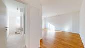 Wohnbereich und Bad - 