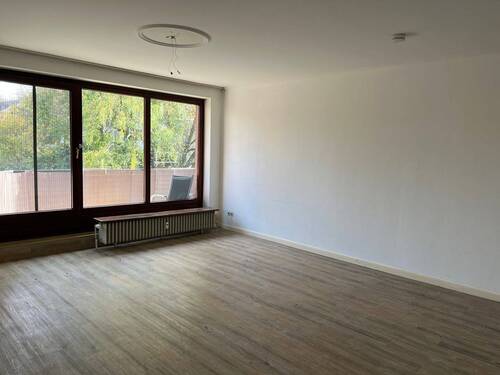 Großzügiges Wohnzimmer - 2 Zimmer Etagenwohnung in Hamburg