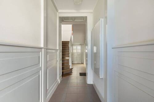Flur - 6 Zimmer Mehrfamilienhaus, Wohnhaus zum Kaufen in Düsseldorf