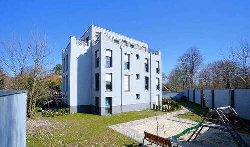 Hausansicht und Spielplatz - Mehrfamilienhaus, Wohnhaus mit 564,80 m² in Berlin zum Kaufen