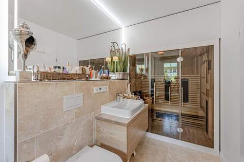 Tageslichtbad en Suite mit Infrarotsauna - 