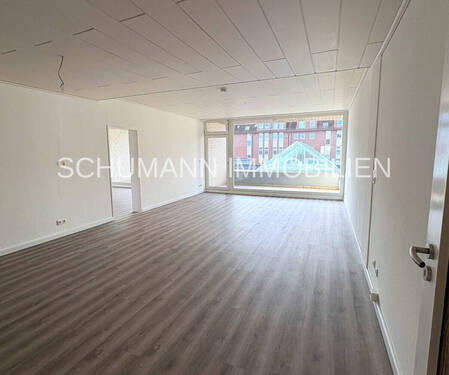 Wohn-Esszimmer mit Loggia - 2 Zimmer Etagenwohnung in Wilhelmshaven