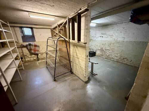 Größerer Kellerraum - 