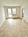 Wohnzimmer - 4 Zimmer Etagenwohnung in Schwerin