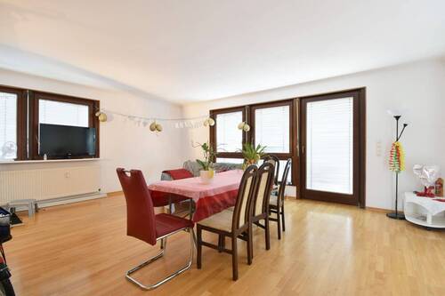 Großzügiger Wohnbereich - Büro mit 152,00 m&sup2; in Reinbek zur Miete