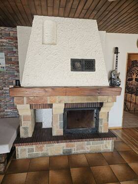 EG: offener Kamin im Wohn-/Esszimmer - 