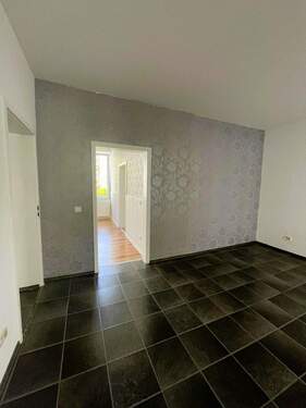 Wohnzimmer 1.OG Zugang Küche - 