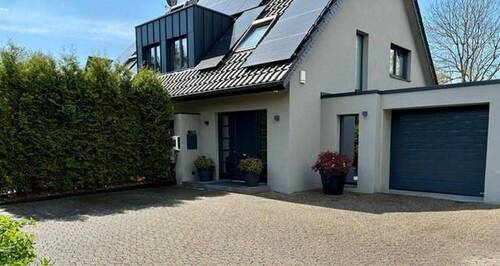 Vorderansicht - 7 Zimmer Einfamilienhaus zum Kaufen in Krefeld