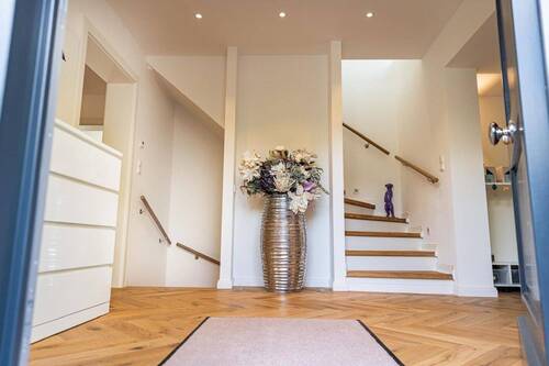 Empfang - Einfamilienhaus mit 244,00 m&sup2; in Krefeld zum Kaufen