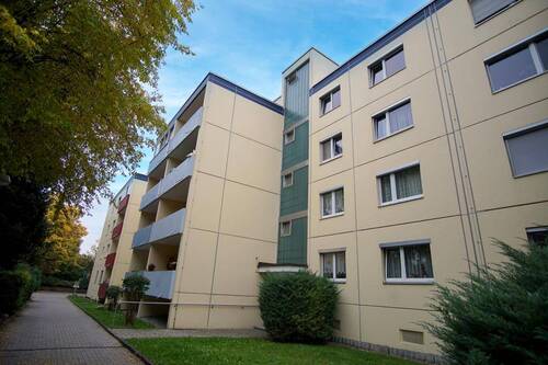 Hausansicht - 2020 fachmännisch kernsanierte 3-Zimmer-Eigentumswohnung mit West-Loggia