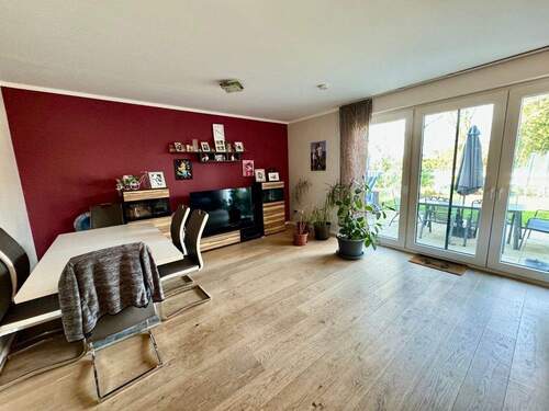 Wohn- und Esszimmer - 8 Zimmer Doppelhaushälfte in Marne