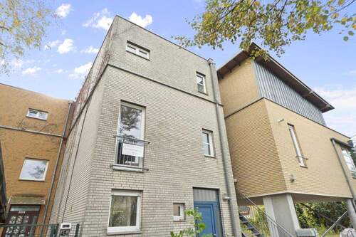 Straßenseitige Fassade - 