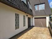Haus und Garage 1 - 
