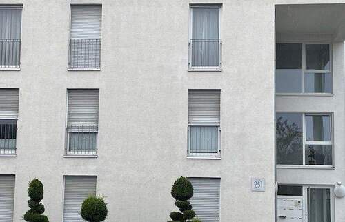 Außenaussicht-Detail.jpeg - Aus 1. Hand: Großzügige 4-Zimmer-Wohnung mit Süd-West-Balkon und Garage