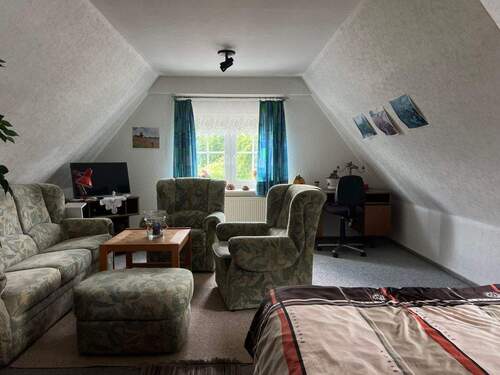 Zimmer im Dachgeschoss - 