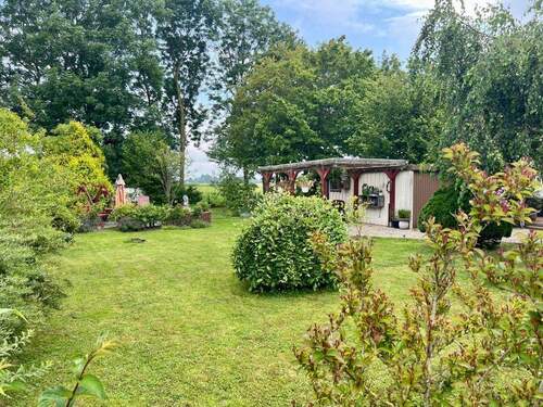 großer Garten mit überdachtem Freisitz - Einfamilienhaus mit 128,80 m&sup2; in Süderdeich zum Kaufen