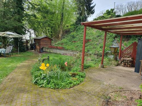 eine der Terrassen überdacht - 