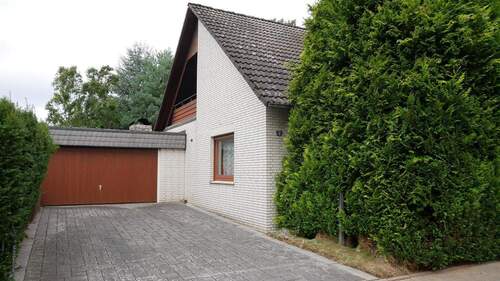 Giebelansicht links - Einfamilienhaus mit 253,00 m&sup2; in Buxtehude zum Kaufen